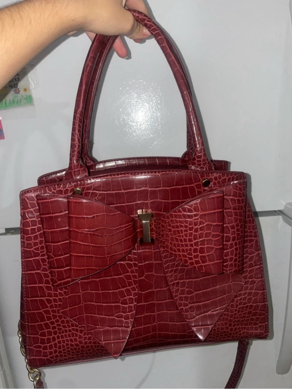 Bow-Accent Croc-Embossed Shoulder Bag in Burgundy
